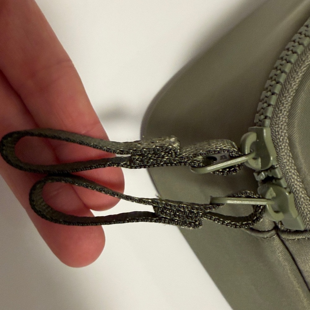 Lululemon Green/ White Travel Lunchbox - Picture 5 of 5